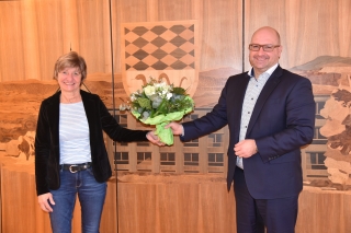 Jutta Kobbert mit Bürgermeister Jens Geiß - nur für das Foto ohne Maske, aber mit Abstand