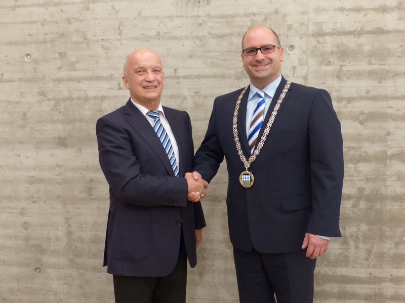 Amtseinführung: Bürgermeister-Stellvertreter Roland Seidel und Bürgermeister Jens Geiß.